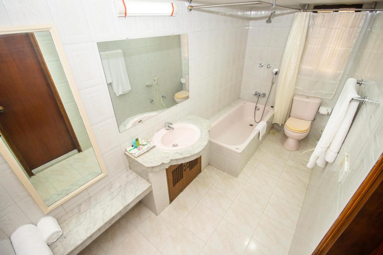 Hotel Suite Palace Dhaka Buitenkant foto
