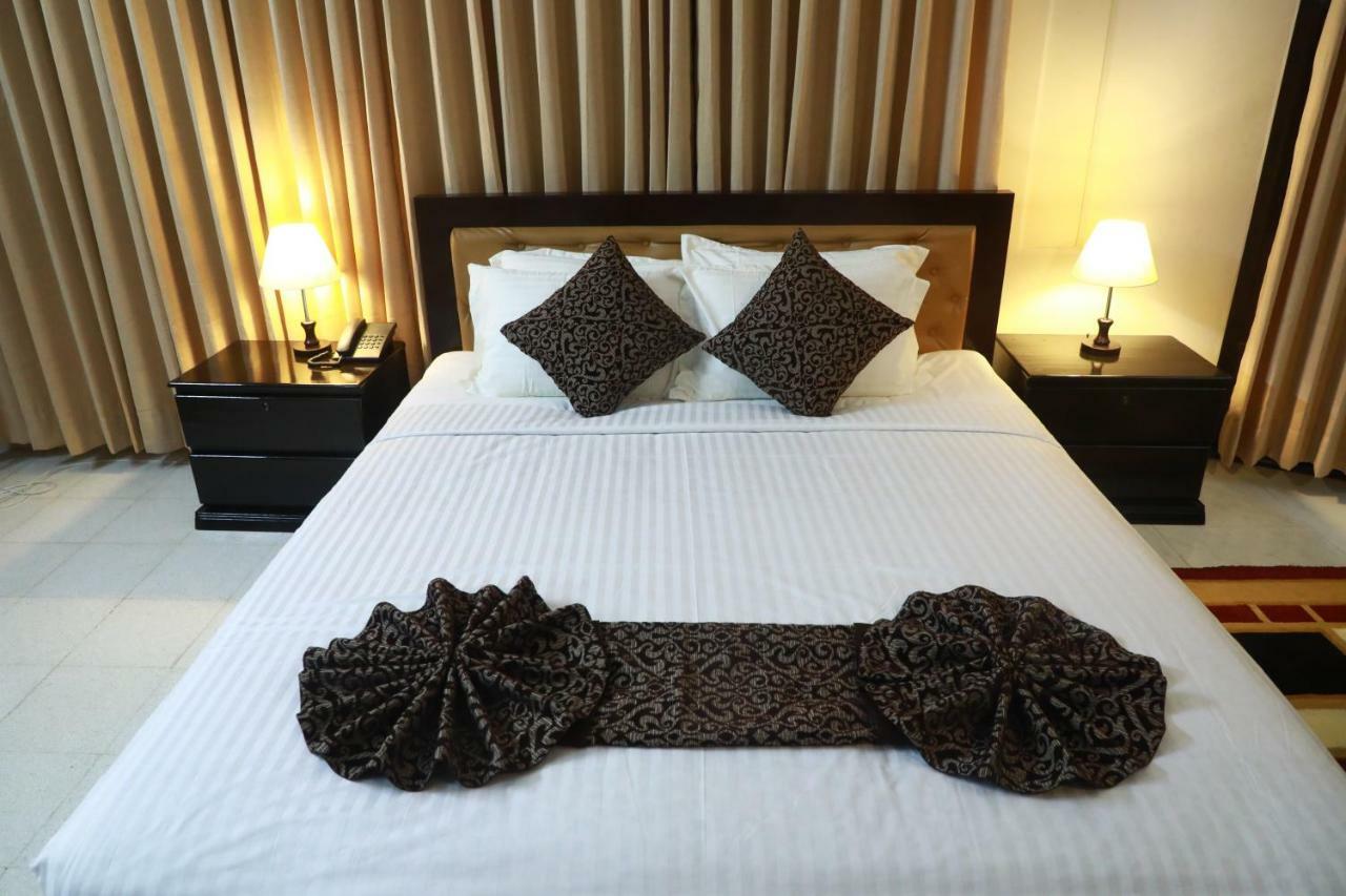 Hotel Suite Palace Dhaka Buitenkant foto