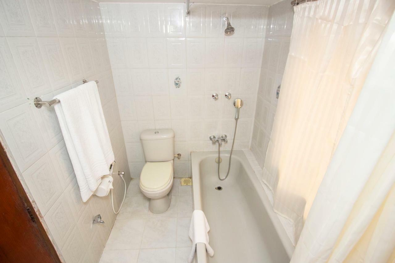 Hotel Suite Palace Dhaka Buitenkant foto